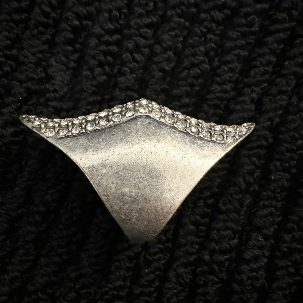 ✨Gunmetal Rhinestone ring✨ - Picture 2 of 5